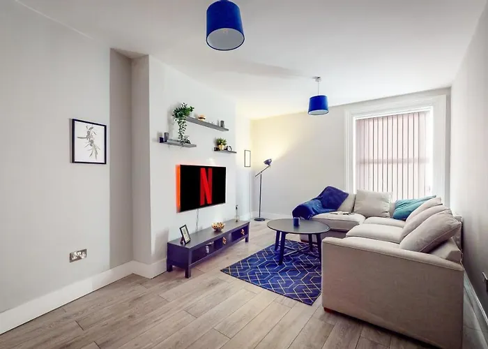 Stylish 1-Bedroom City Centre Apartment - Free Parking