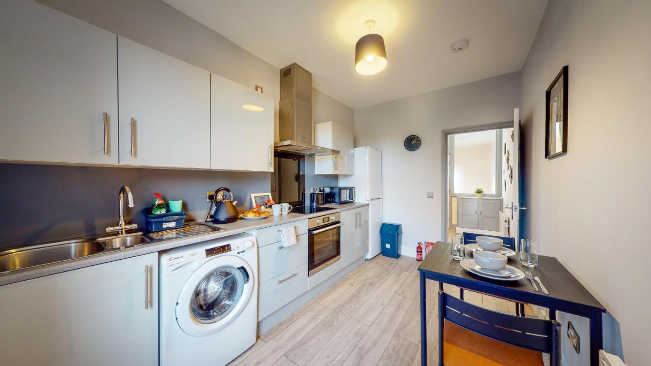 Stylish 1-bedroom Centre - Free Parking Apartment