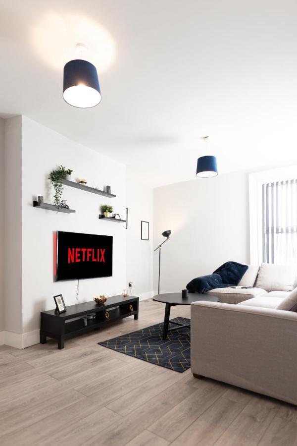 Stylish 1-bedroom Centre - Free Parking Apartment *